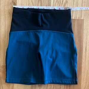 Lululemon bike shorts sz 4 Black and Blue Athletic Shorts hiking nwot